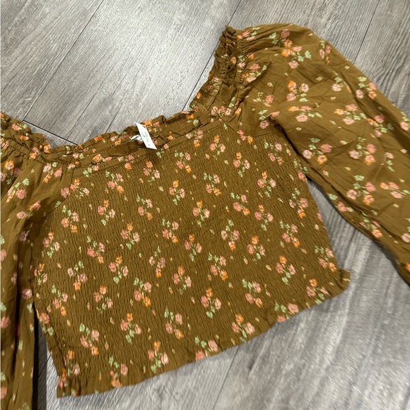 AERIE puff sleeve floral print crop top 🤍 - Picture 6 of 8